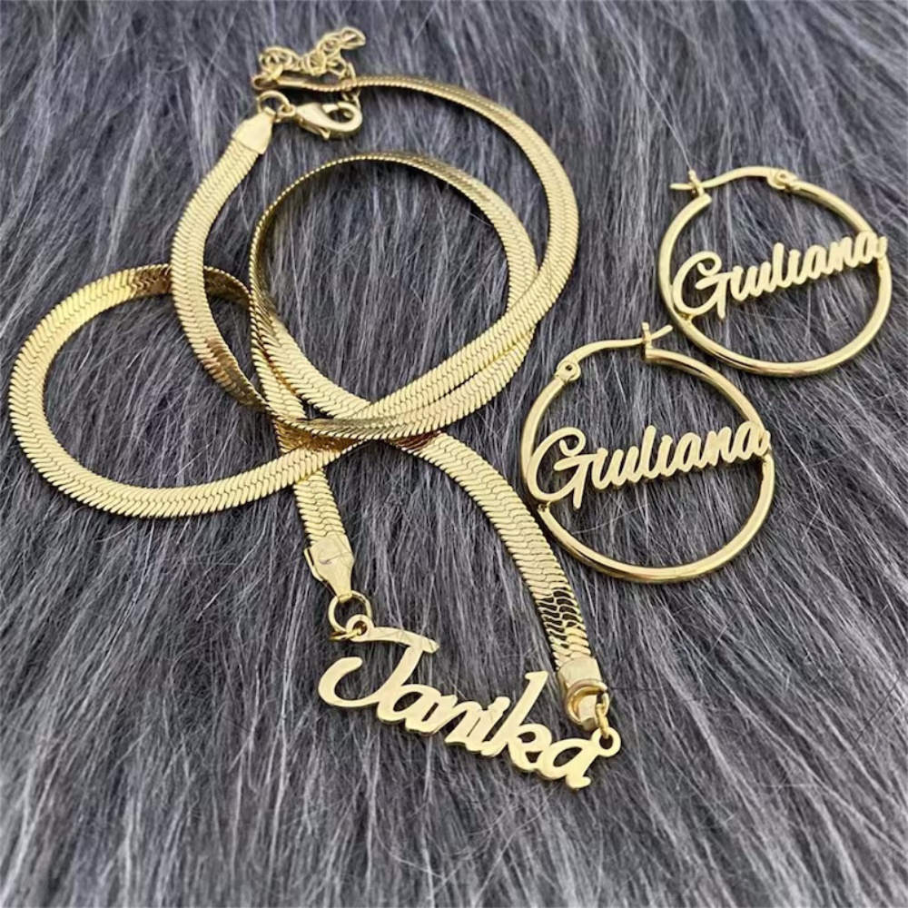 طقم مجوهرات لي تشي يتضمن قلادة - مراجعة Name Necklace Custom وسعره